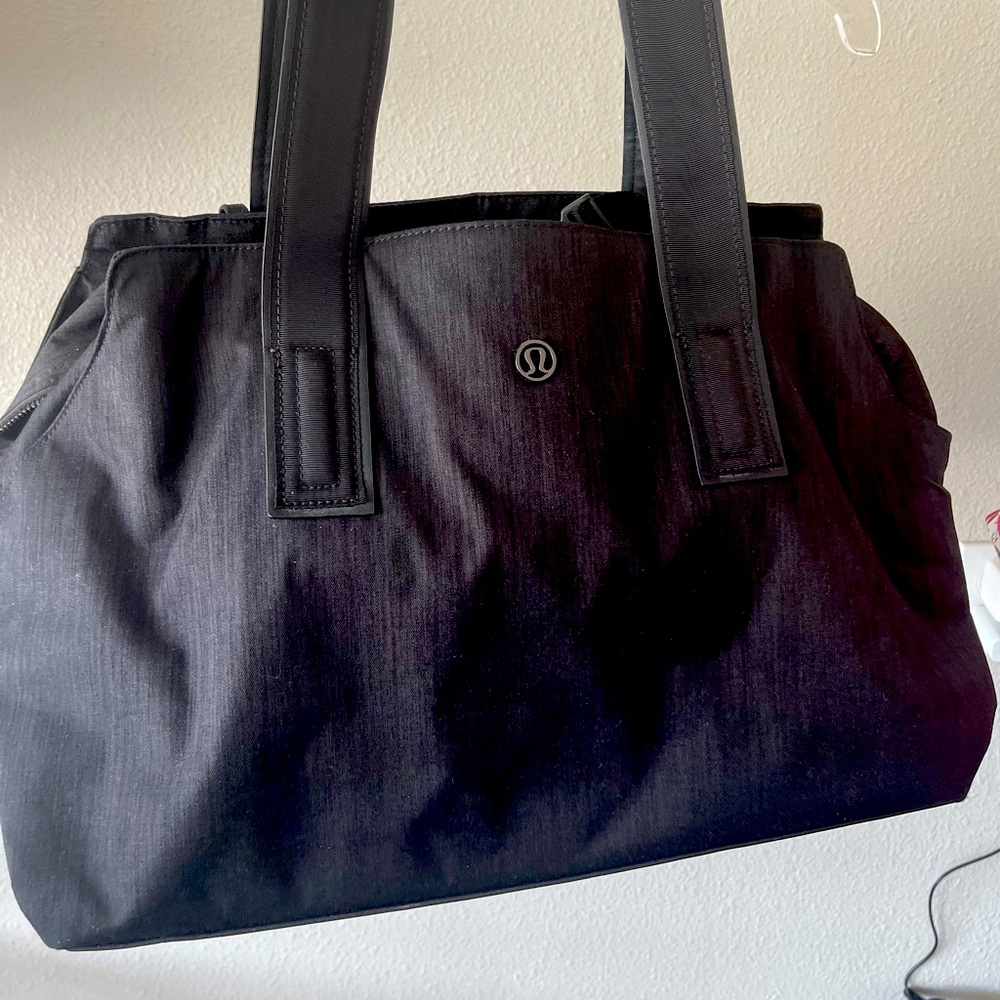 Lululemon gym/travel bag. Like new.